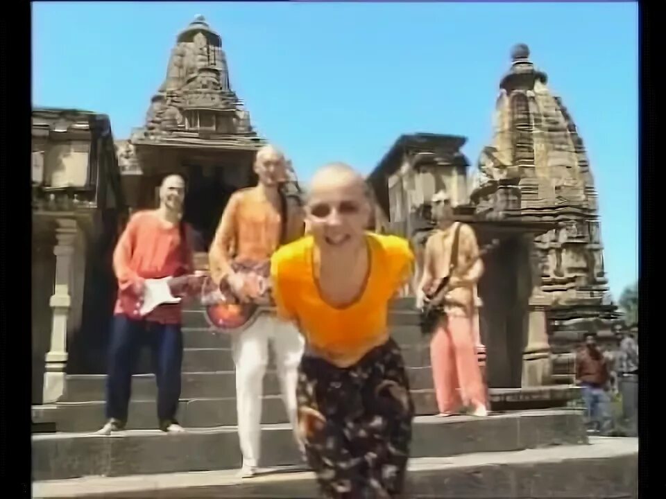 Маша и медведи группа любочка. Маша и медведи группа любочка. Либе либе аморе аморе песня. Маша макарова любочка. Маша и медведи либе либе.