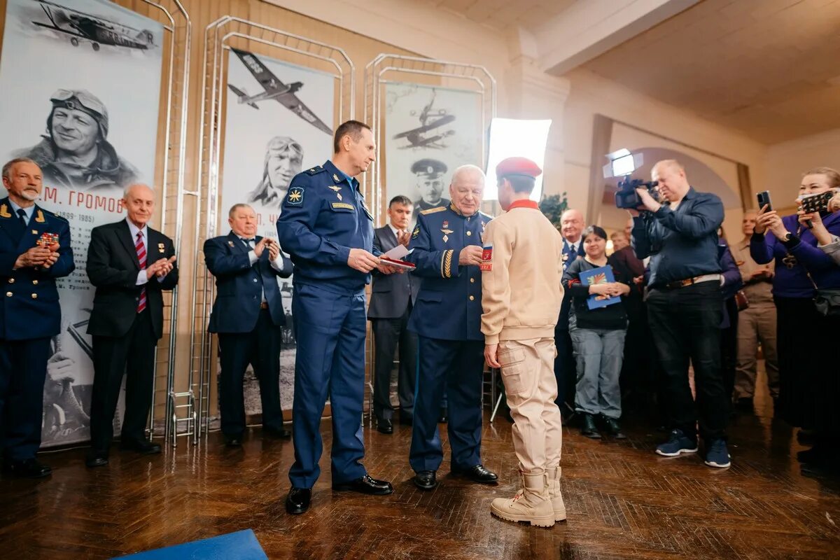 Военно патриотический клуб вкс. Центральный офицерский клуб вкс. Центральный офицерский клуб воздушно-космических сил концертный зал. Центральный офицерский клуб вкс. Центральный офицерский клуб.