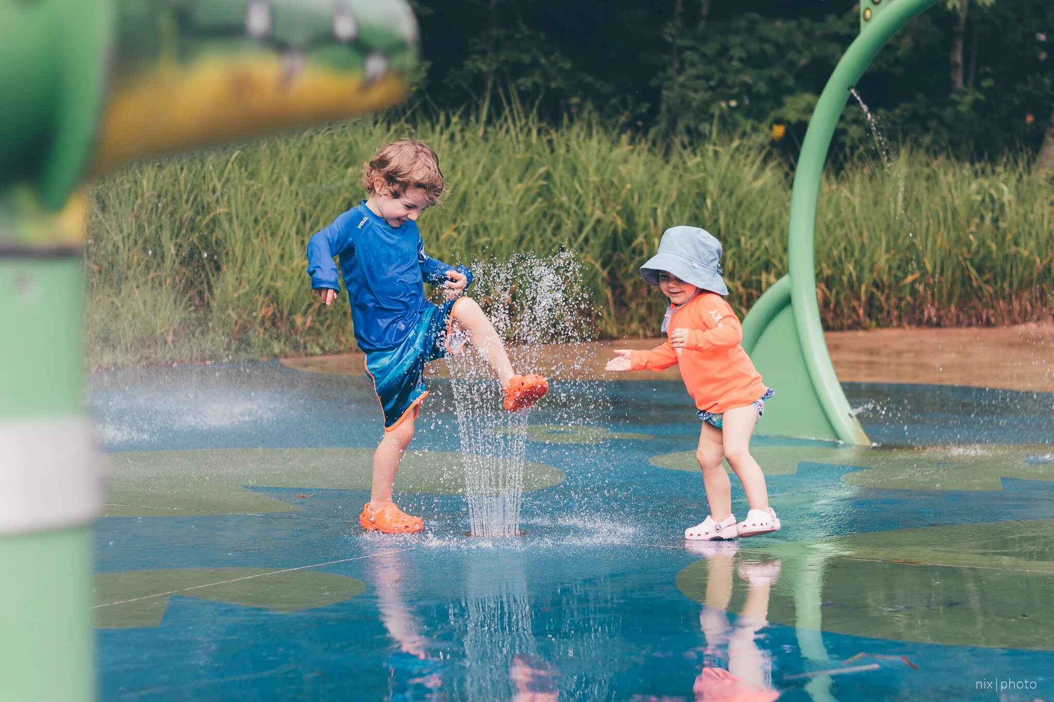 Дети воды. Лето парк. Игры с водой для детей. Дети лето фонтан.
