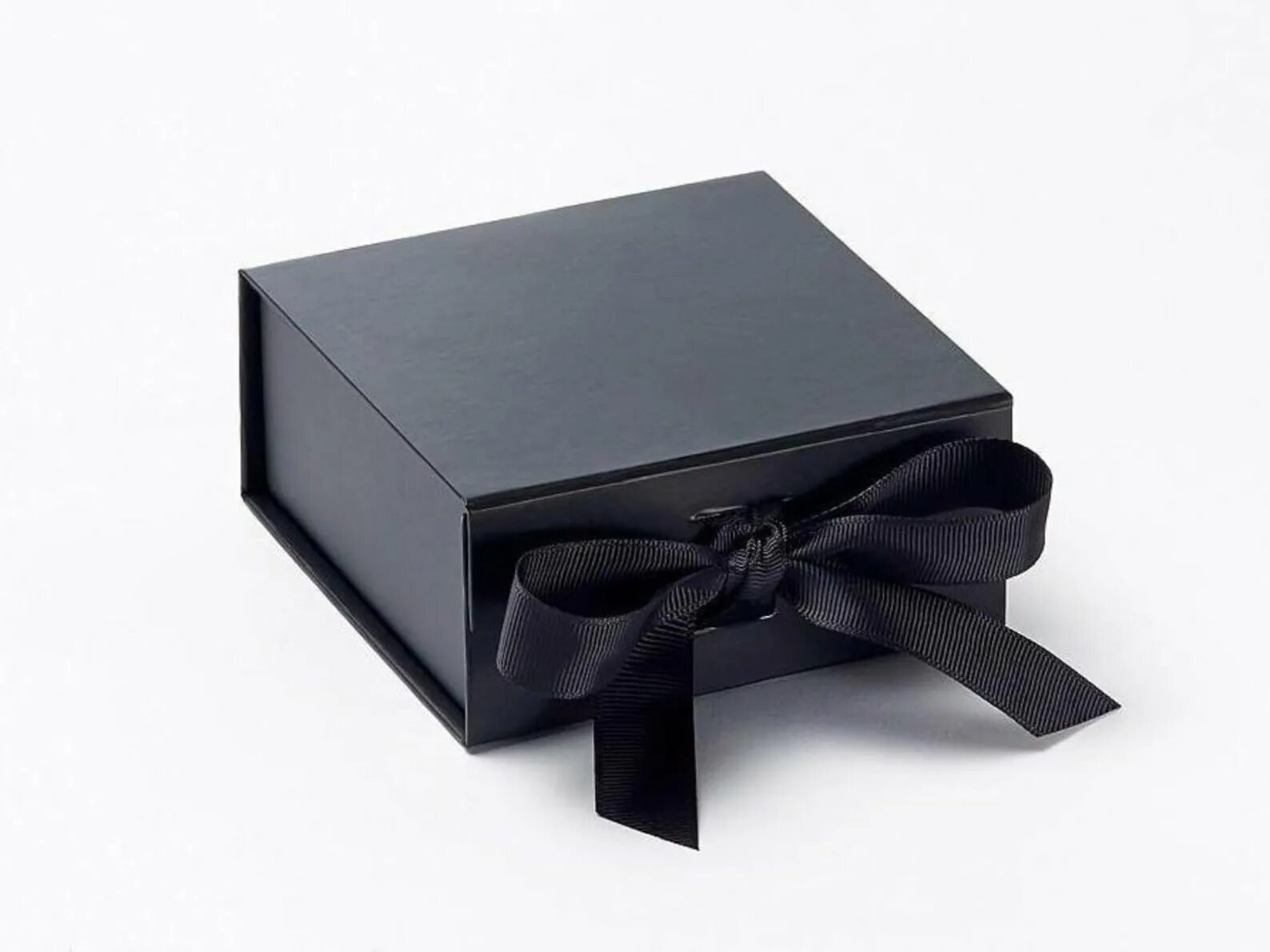 Черная коробка. Подарочные коробки. Коробочки для подарков черные. Черная коробка с бантом.