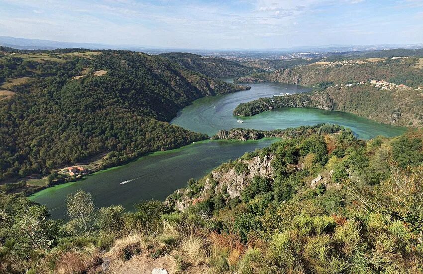 Назовите самую длинную реку франции. Река Луара. Реки Франции Loire. Озеро Луара Франция.