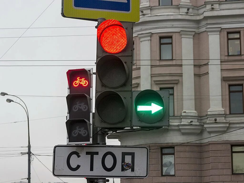 Светофор л 3. Велосипедный светофор. Светофор для велосипедов. Круглый светофор. Красный светофор.