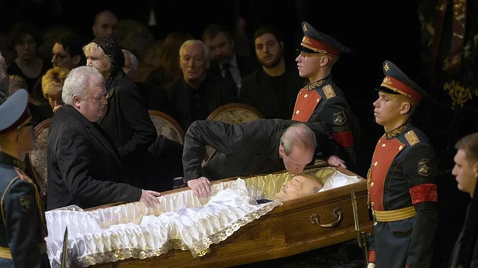 Леонова похоронили