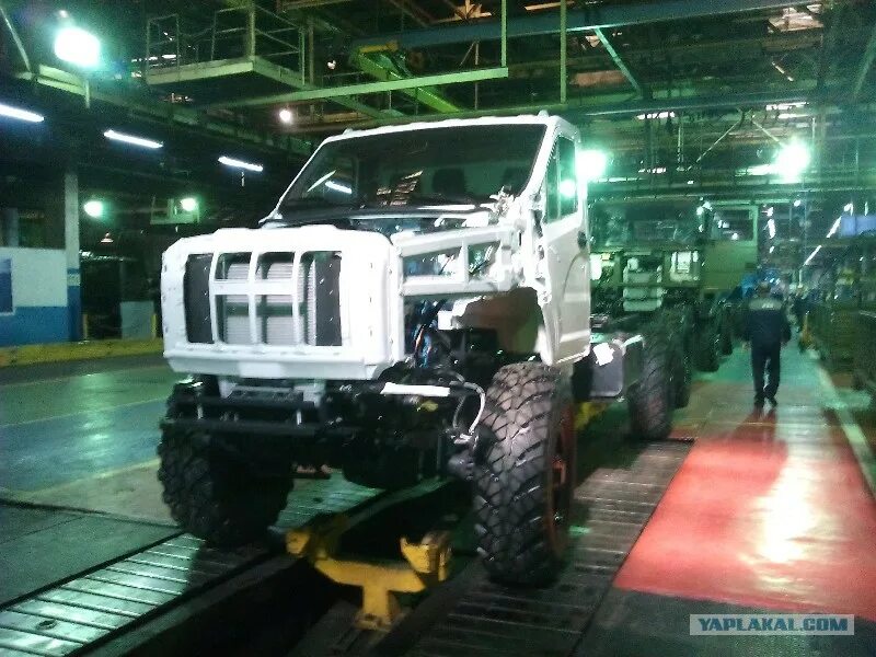Грузовик урал некст. Шасси урал 9593 8х8. Урал-4320 грузовой некст. Уралаз уральский автомобильный завод. Уралы собирают.