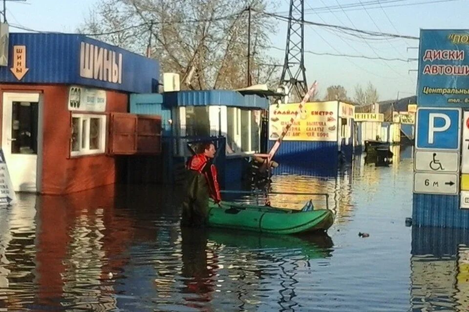 Веб камера кузнецкий мост новокузнецк уровень воды. Парк Водный Новокузнецк. Станция водная Новокузнецк. Пляж Водный Новокузнецк.