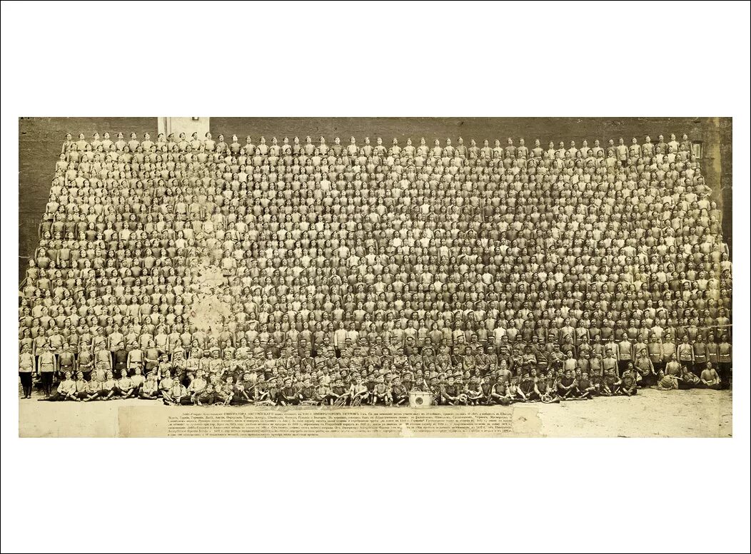 С тысячью солдатами. 1000 гвардейцев кексгольмского полка. Лейб-гвардии кексгольмского полка. Снимок 1903 года кексгольмский полк. Кексгольмский полк 1903 год фотография.