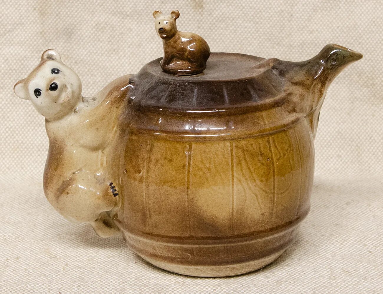 Чайник газовый с мишкой. Чайник мишка. Чайник заварочный с олимпийским мишкой. Чайник с медведем эстетика. Чайник с медведем эстетика.