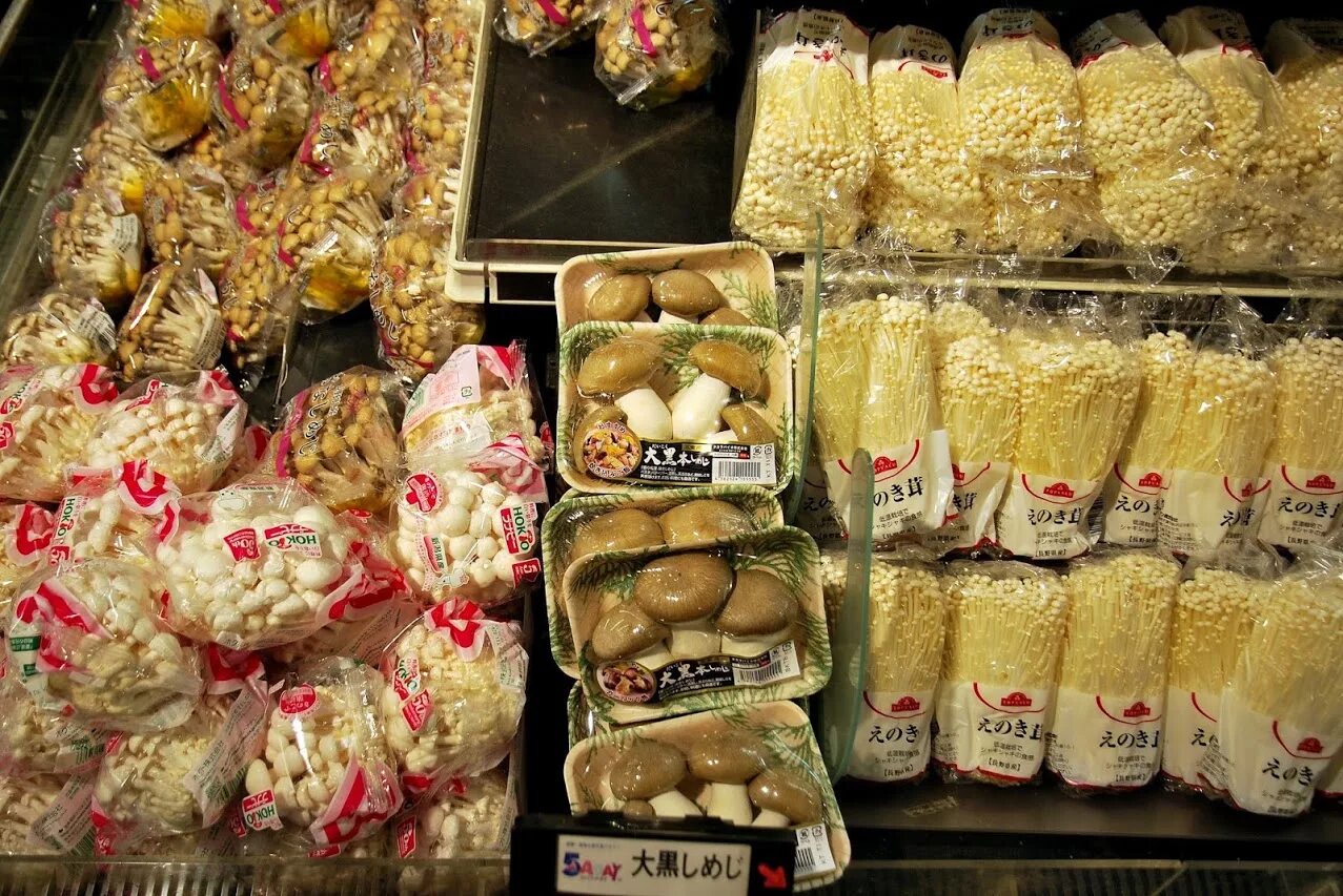 Можно приобрести в некоторых. Вкусненькое в магазине. Вкусненькое из магазина. Японский супермаркет. Вкусное из магазина.