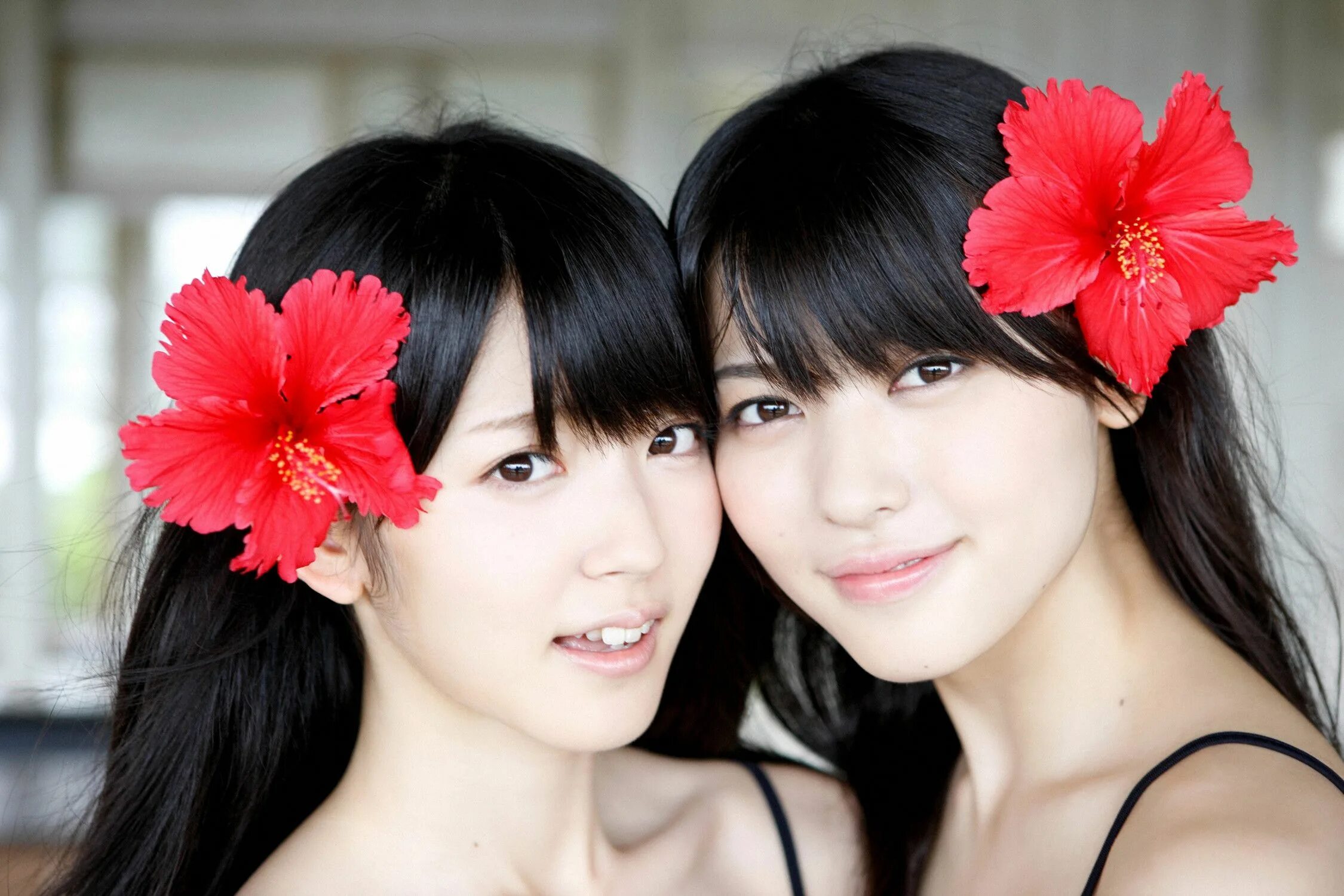 Японское жена и дочь. Airi Suzuki and Maimi Yajima. Японские девушки подруги. Японские девушки для любви. Японские девочки групповое.