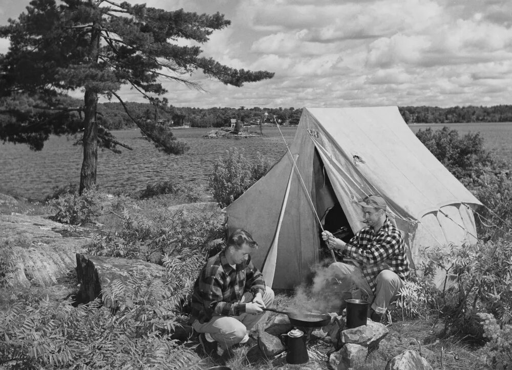 He is at camp. Палатка ретро. Ретро поход. Поход ретро фото. Ретро палатка иллюстрация.