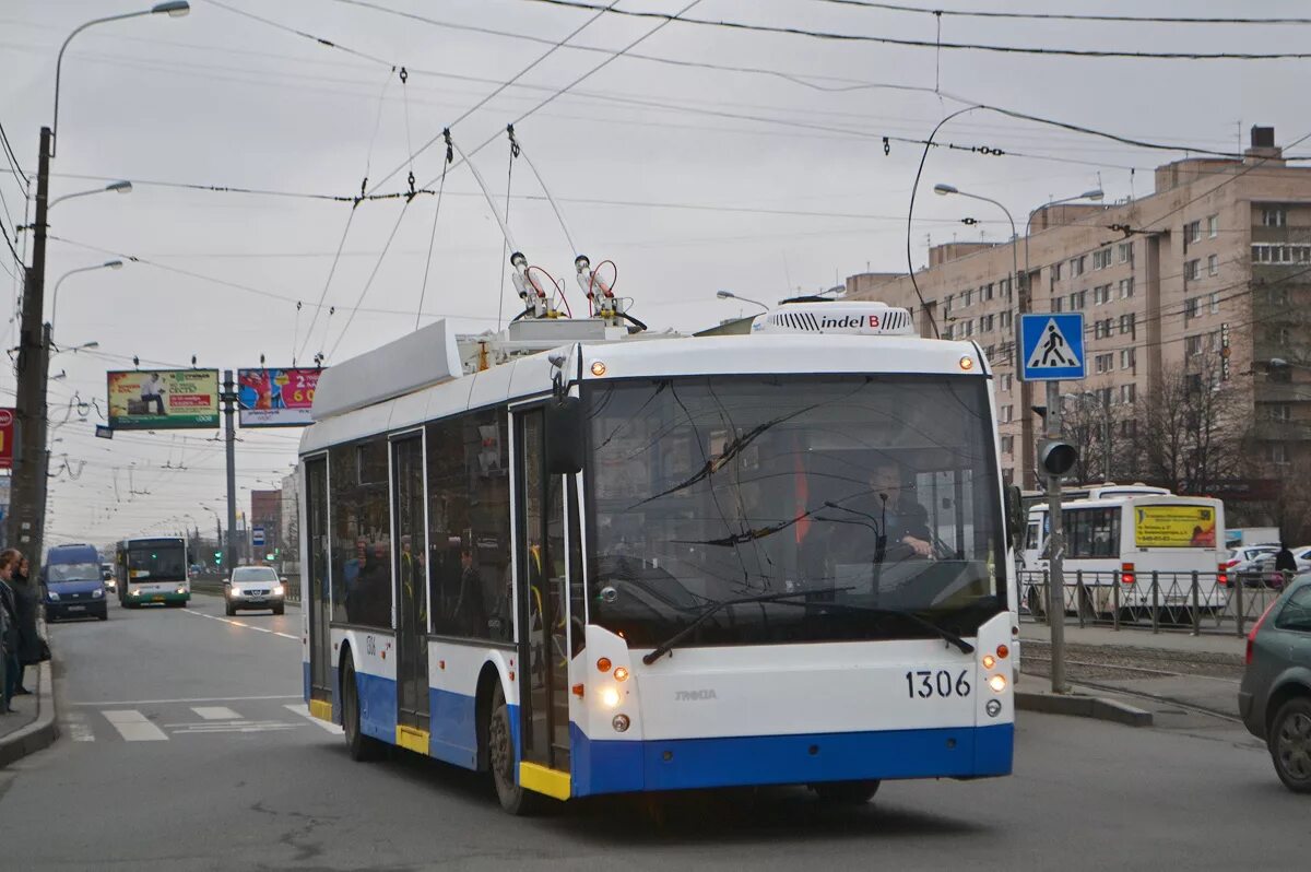 Троллейбус 100. Тролза 5265 указатель поворота. Тролза 5265 Нижний Новгород. Трамвай 1306. Тролза Мегаполис 5265 00 серого цвета из Санкт Петербурга.