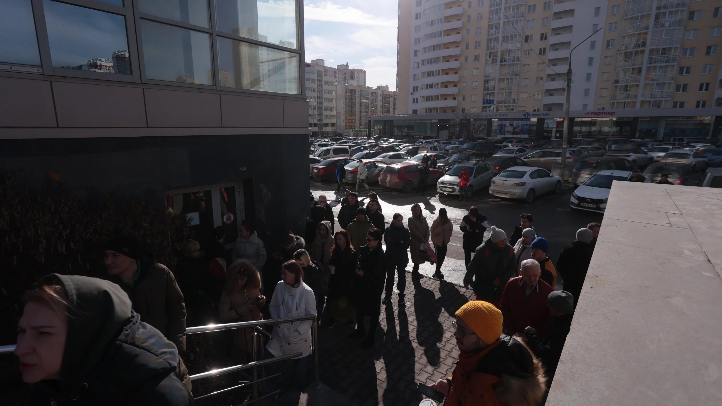 Митинг в екатеринбурге 2022 весной на плотинке. Екатеринбург арена ночь музыки. Эшелон поезд. Министр спорта екатеринбурга. Похороны елены логуновой в белоомуте.