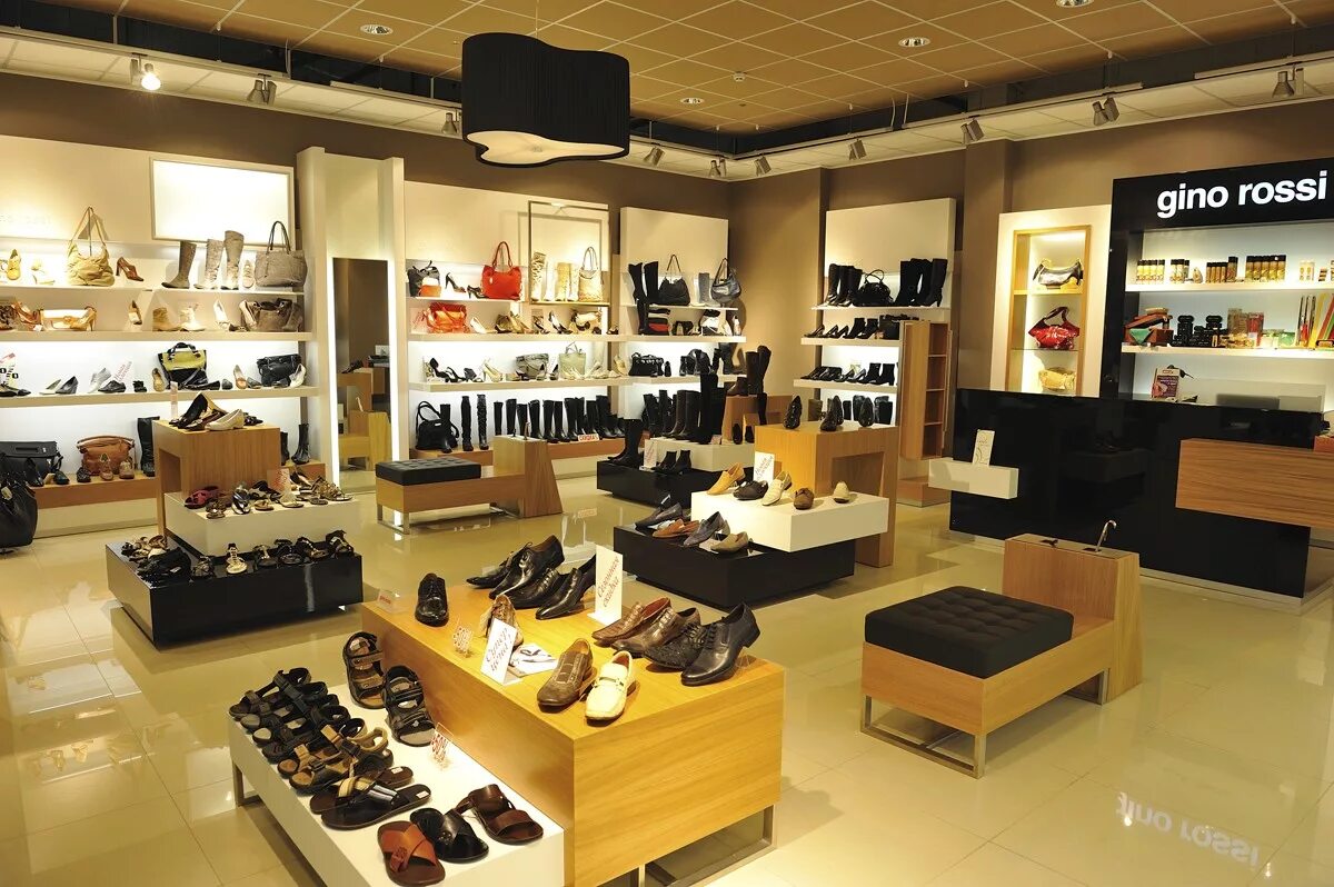 Обувной магазин. Фирменный обувной магазин. Магазин итальянской обуви. Обувной бутик.