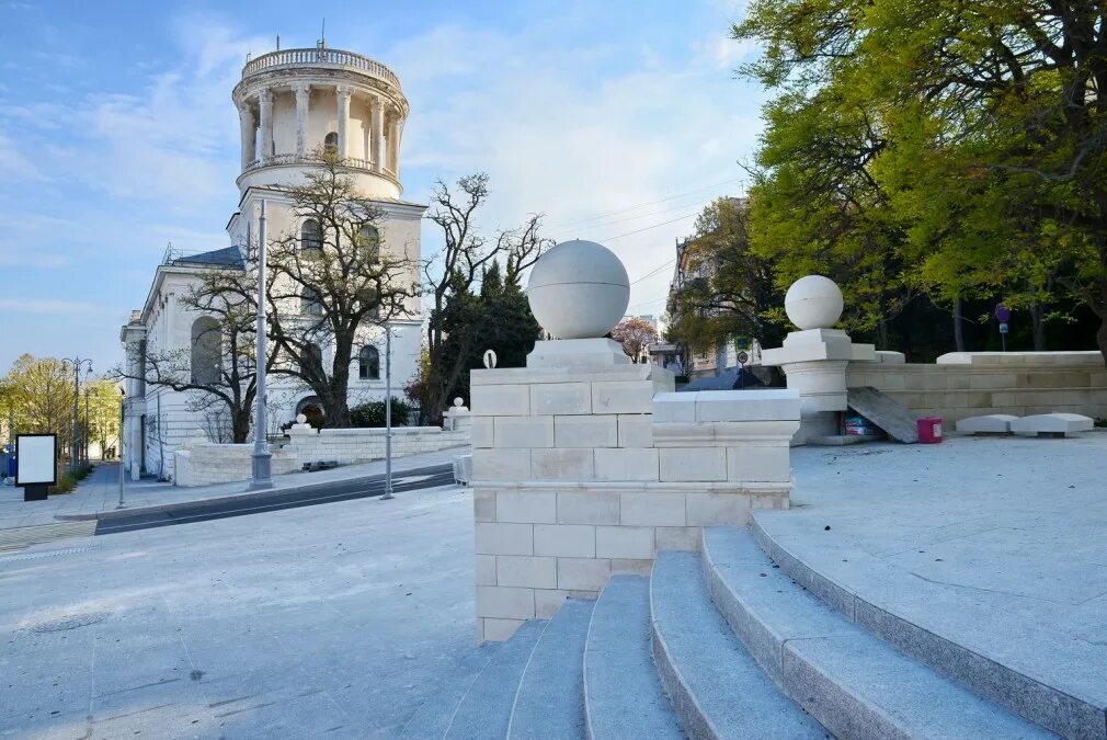 Ул б морская. Площадь Лазарева Севастополь. Улица большая морская Севастополь. Улица Лазарева Севастополь. Сквер Лазарева Севастополь.