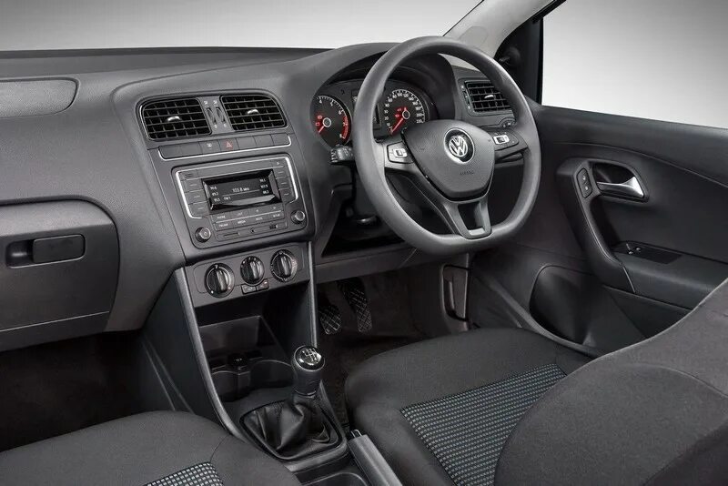 Поло интерьер. VW Polo connect салон. Volkswagen Polo Comfortline 2018 салон. Фольксваген поло Комфортлайн комплектация 2020. Polo 6 салон.