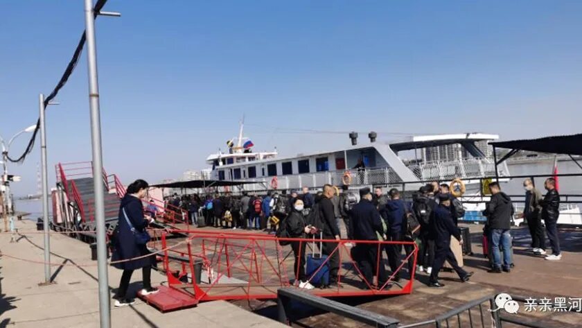 Китайский паром. Новосибирск на пароме из. Теплоходы китая. Далянь - вэйхай паром. Хейхе благовещенск хэйхэ.