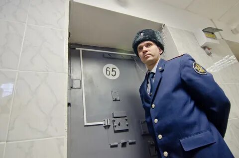 Закрыл замок на оборот