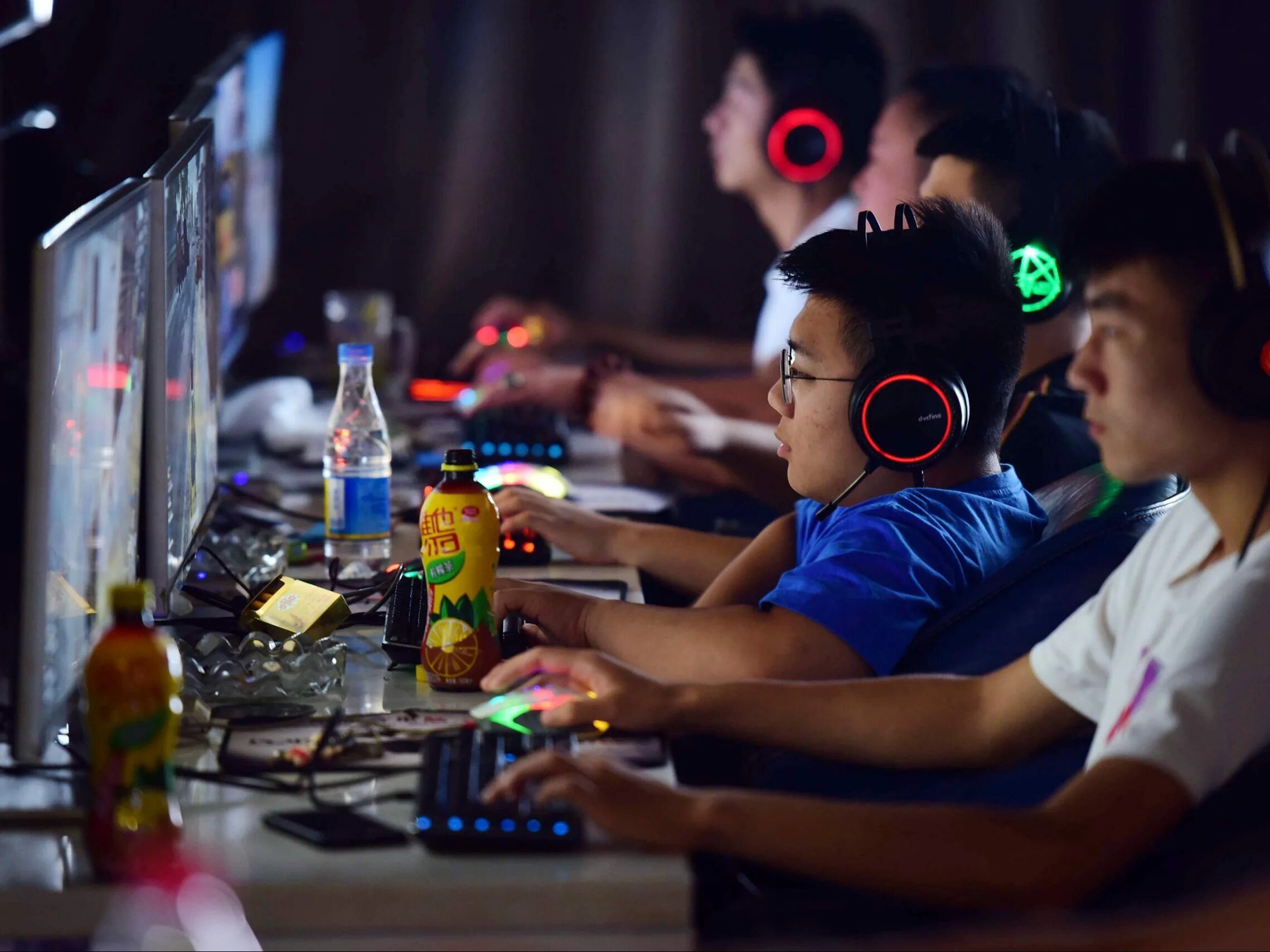 On saturday i play computer games