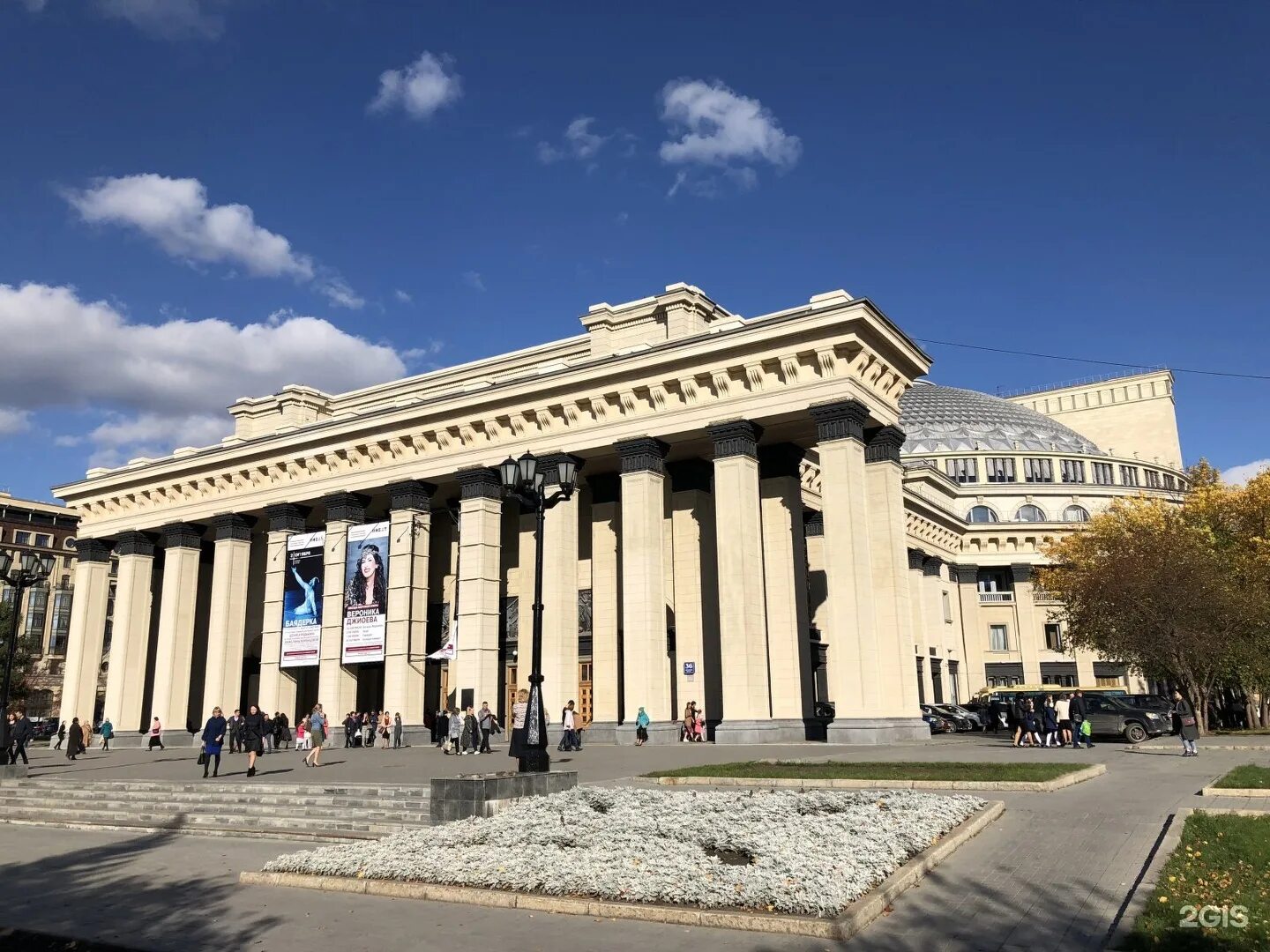 Новосибирские государственные театры. Новосибирский государственный Академический театр оперы и балета. Красный проспект 36 Новосибирск театр. Театр оперы и балета Новосибирск Ленин. Советский драматический театр Новосибирск.