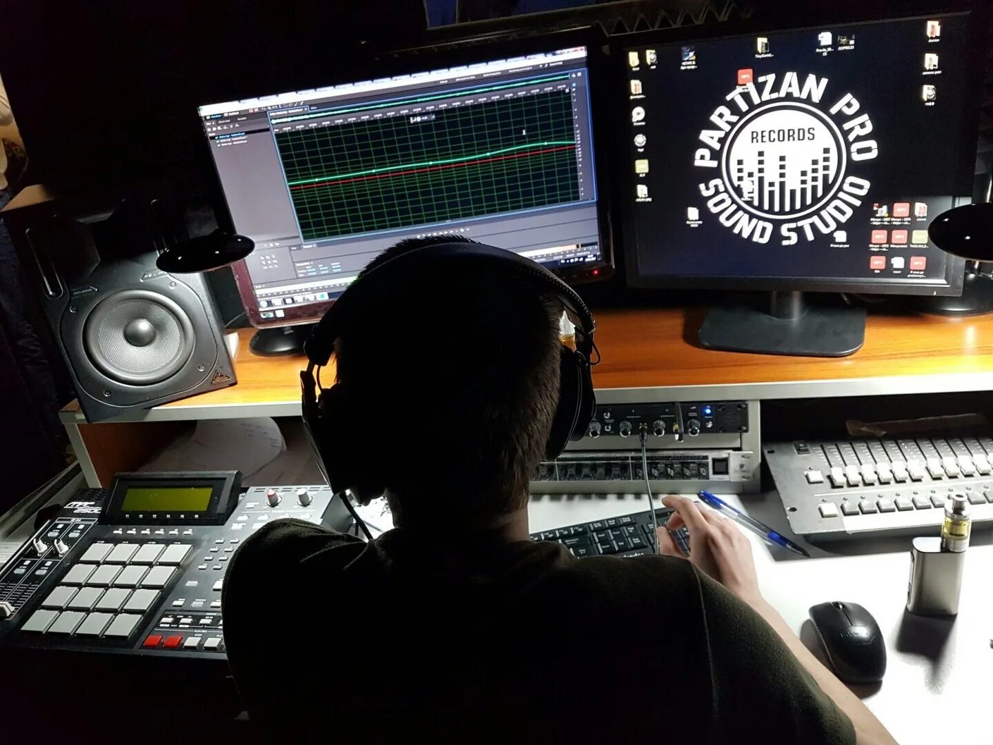 Татуировка православный партизан. Студия партизан. Студия звукозаписи "partizan pro". Студия партизан. Студия партизан.