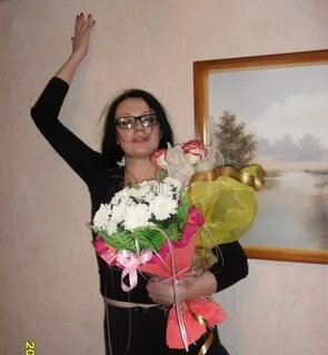 Лена старше