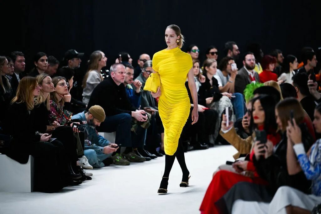 Versace Fall 2020 Ready-to-Wear Fashion Show Collection: See the complete Versac
