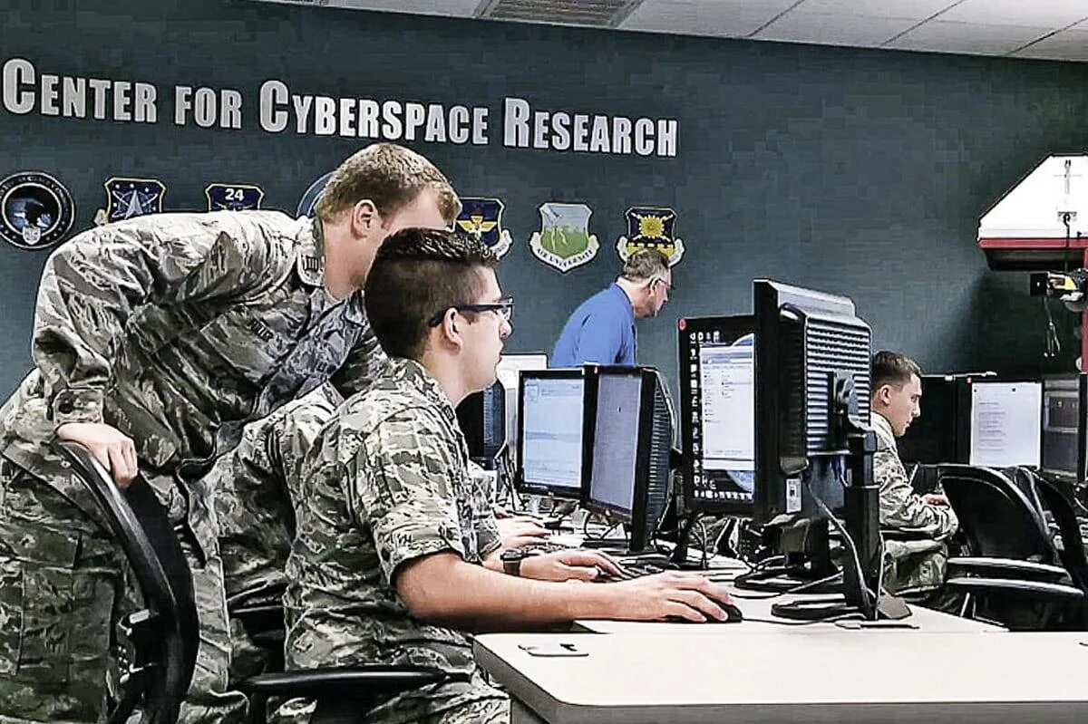 Us intelligence. Кибервойска НАТО. Министерство обороны кибервойска. Национальный центр контрразведки и безопасности США. Кибервойска США.