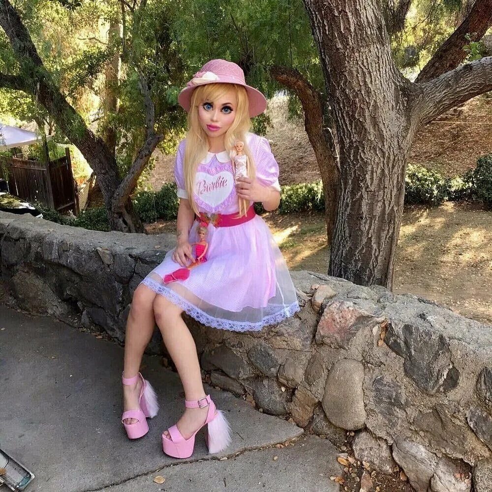Девушка кукла барби. Девушки похожие на барби. Живая кукла анастасия шпагина. Как стать похожим девочку. Живая барби анастасия шпагина.