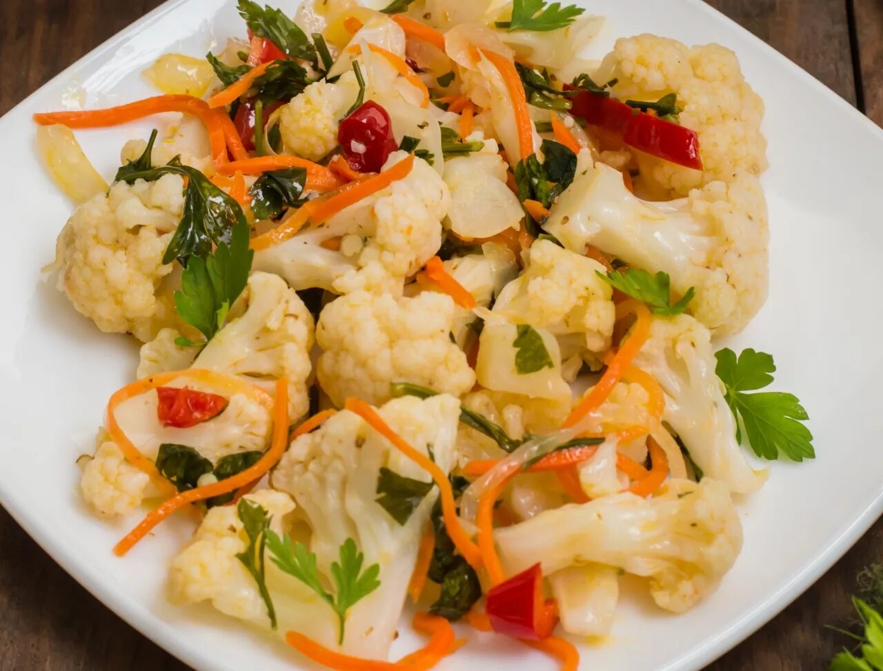 Морковь по-корейски с цветной капустой. Цветная капуста по-корейски. Маринованная цветная капуста. Салат с цветной капустой по корейски. Как приготовить цветную капусту по корейски.