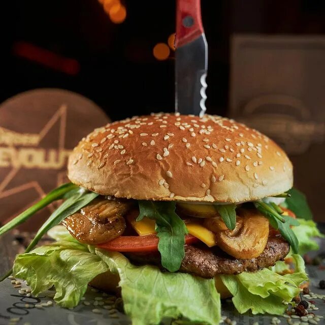 Max бургер бар. бургер с овощами. бургер бар.