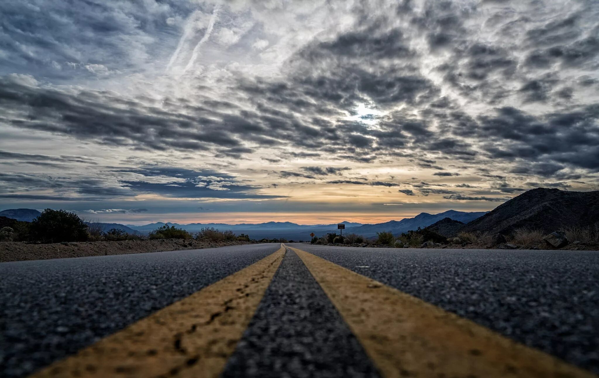 Пейзаж с дорогой. Дорога в даль. Фон дорога. Пустая дорога. Road surface