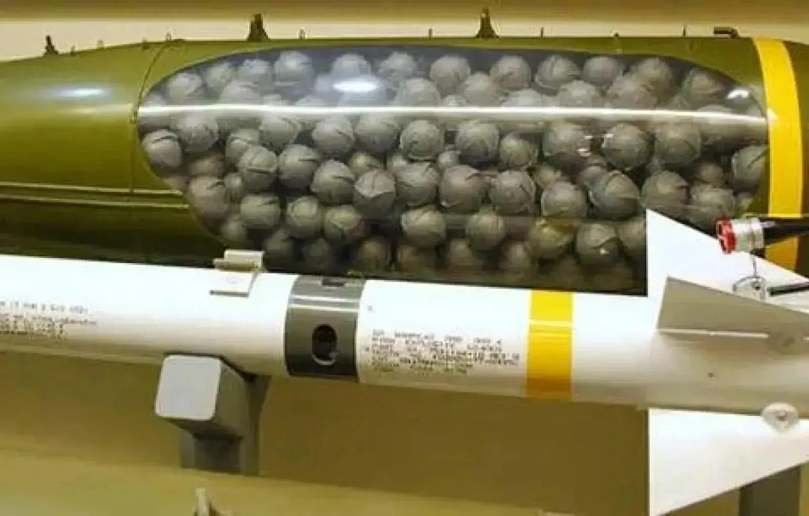 Бомбы вс рф. Авиационная кассетная бомба. Ab 250 кассетная бомба. Кассетная бомба GBU 105. Кассетный боеприпас 3б30.
