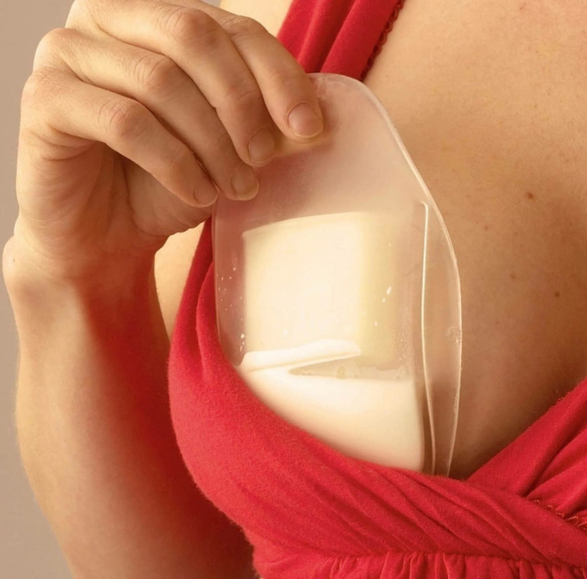 Как сделать чтобы молоко быстрее перегорело. Молочная грудь. Грудное молоко. Молоко из груди. Перевязка груди от молока.