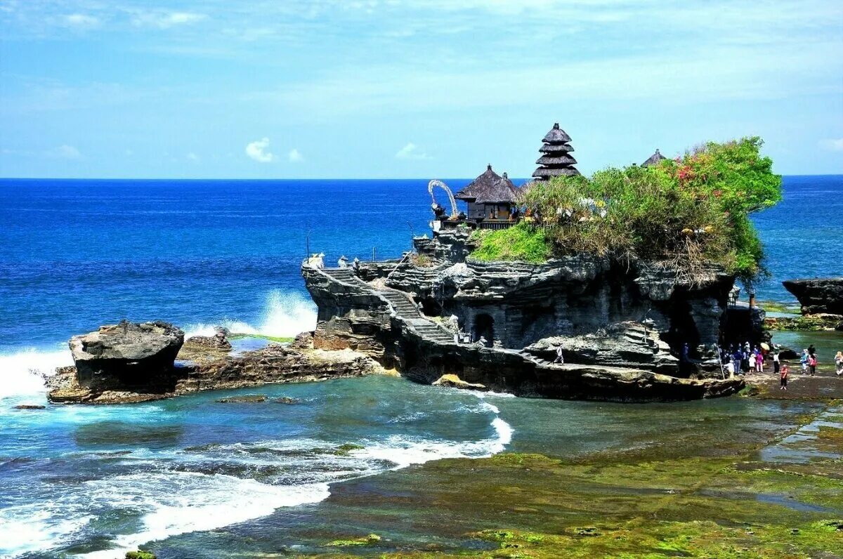 Как называется бали. Храм Танах лот. Храм Танах лот Бали. Храм Пура Танах лот. Остров Бали.. Бали (остров в малайском архипелаге).