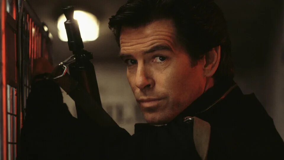 Bond eye. Bond eye. Bound by bond eye лого. Золотое сечение дэниел крейг. Bond eye.