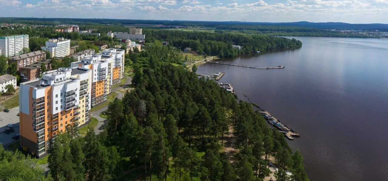 ЖК Прибрежный Среднеуральск. Набережная 1 Среднеуральск. Среднеуральск Свердловская область. Исетское озеро ЖК Прибрежный. Жк прибрежный парк купить