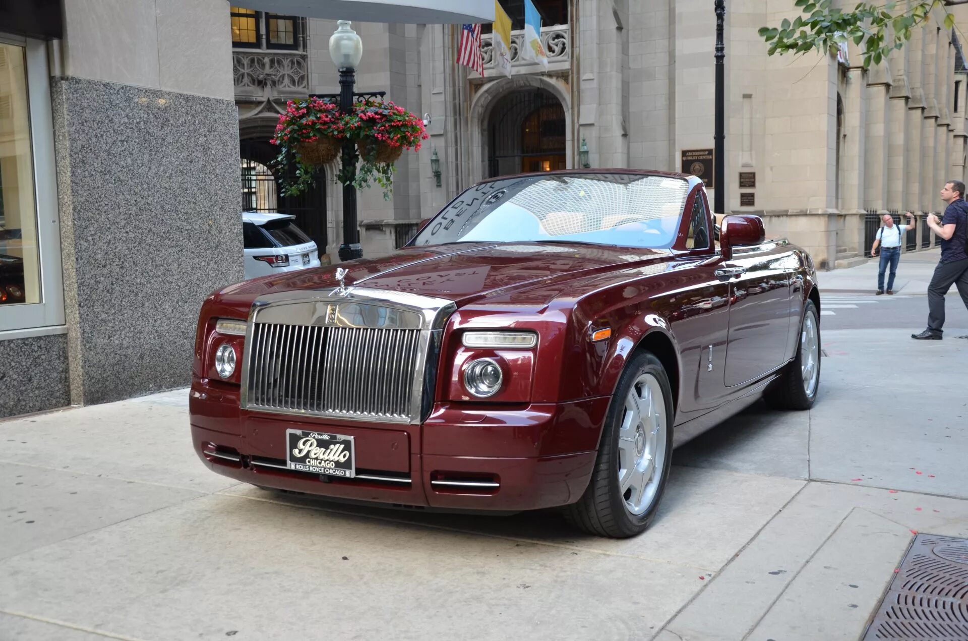 Машина похожая на ройс ройс. Rolls Royce Phantom 2010. Роллс Ройс Фантом 1990. Роллс Ройс Фантом кабриолет. Роллс Ройс Фантом Дропхед купе.