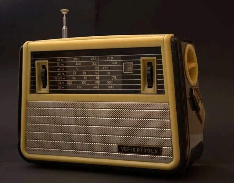 Починить радиоприемник. Радио починить. Panasonic rf-800uee1-k. Вэф 202 плата. Ремонт радио.