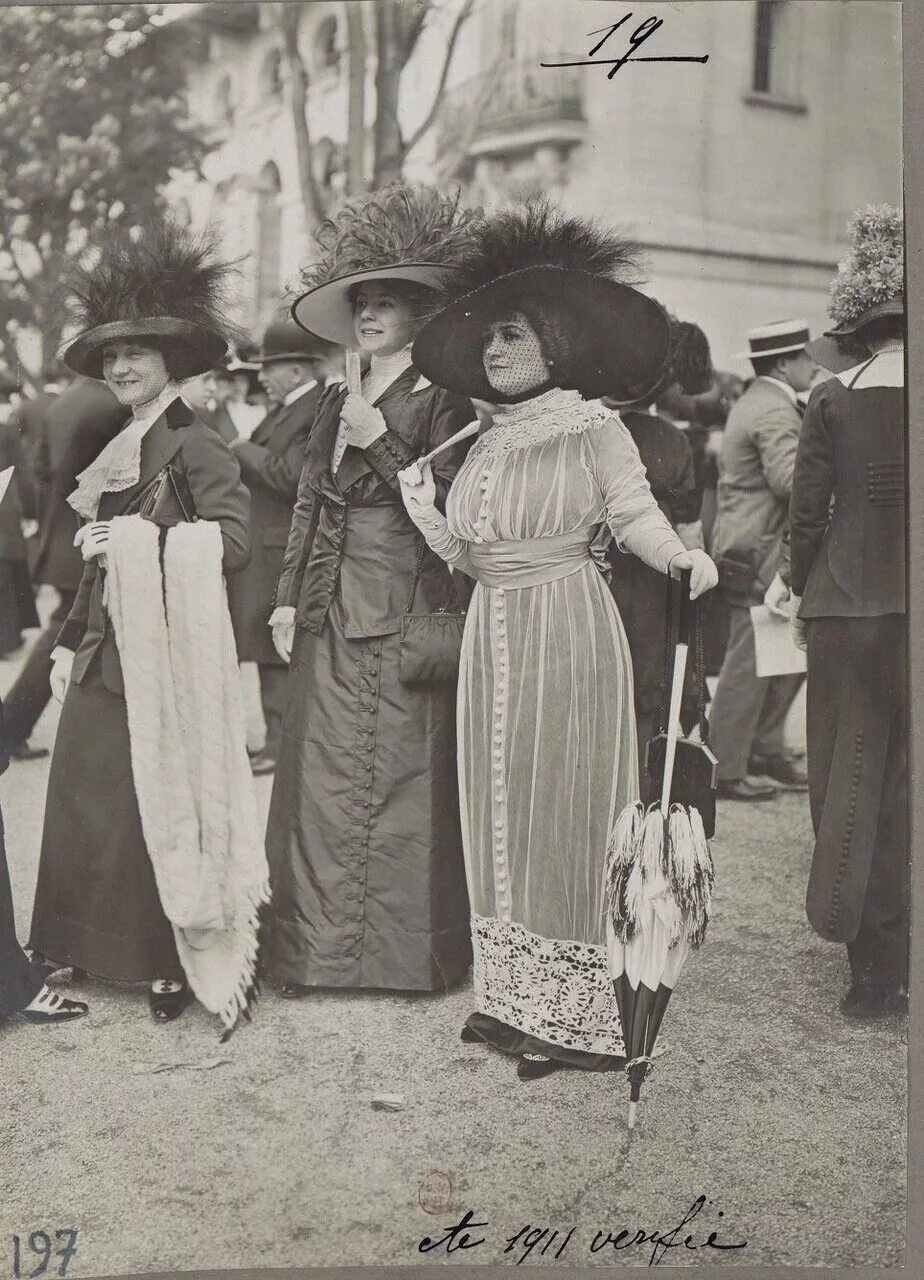 Эдвардианская мода 1911. Эдвардианская мода 1910-1914. Эдвардианская мода 1910-1914. Мода 1910х дягилев. Мода англии 20го века.