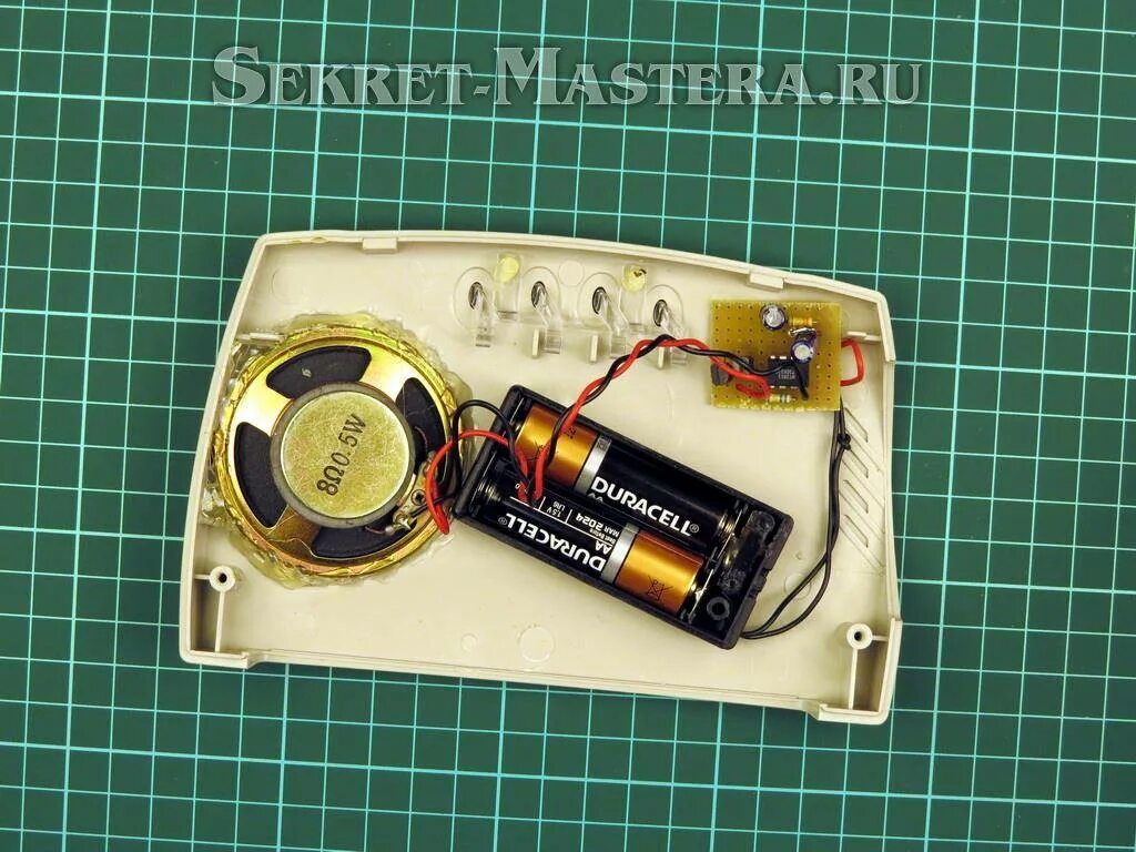 Звонок дверной 12в. Дверной звонок из старого телефона. Ретро звонок размещение в квартире. Самый простой звонок. Самый простой звонок.