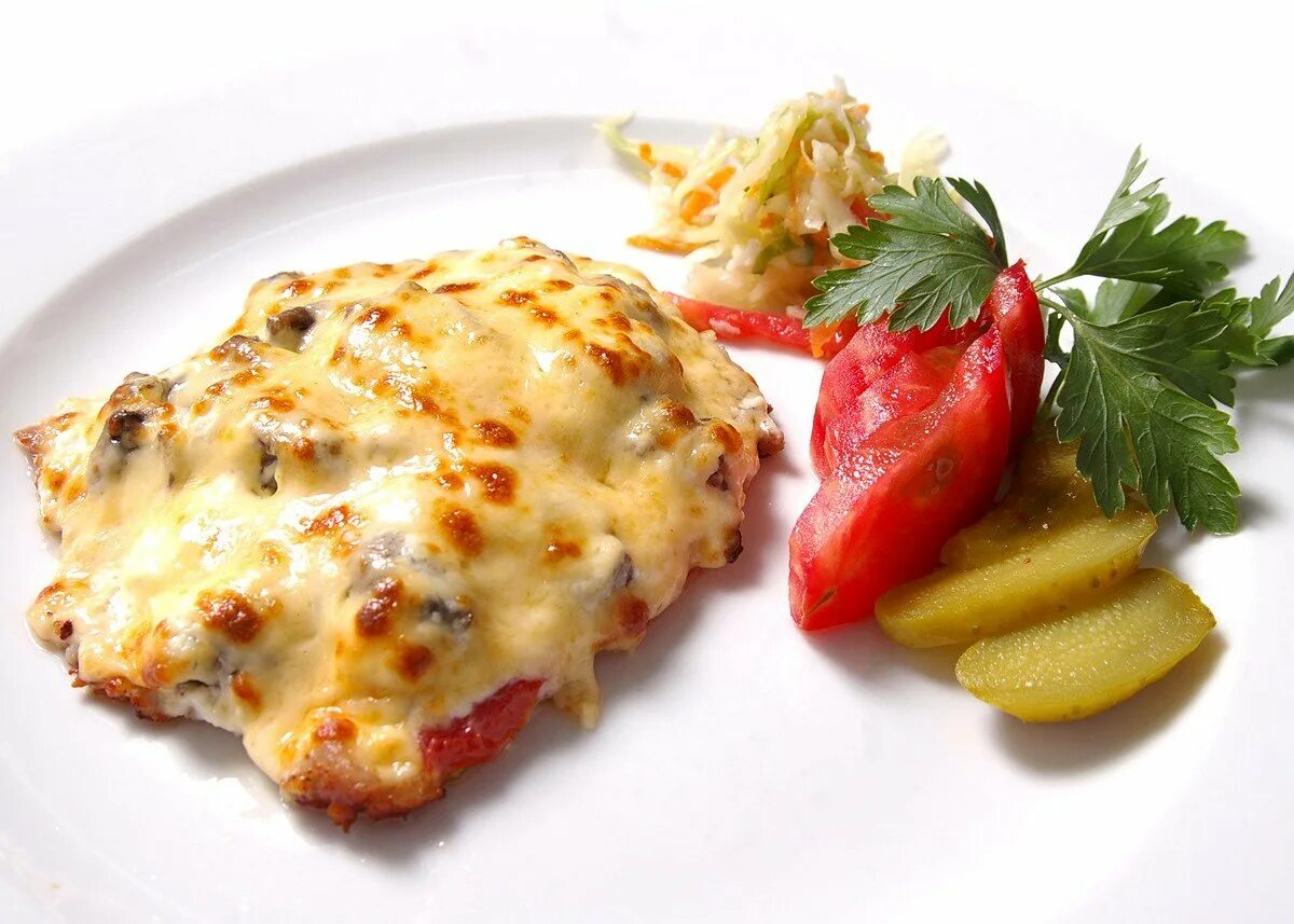 Как замариновать мясо по французски. Мясо по французски. свинина под сыром. свинина под сыром в духовке. курица по французски.
