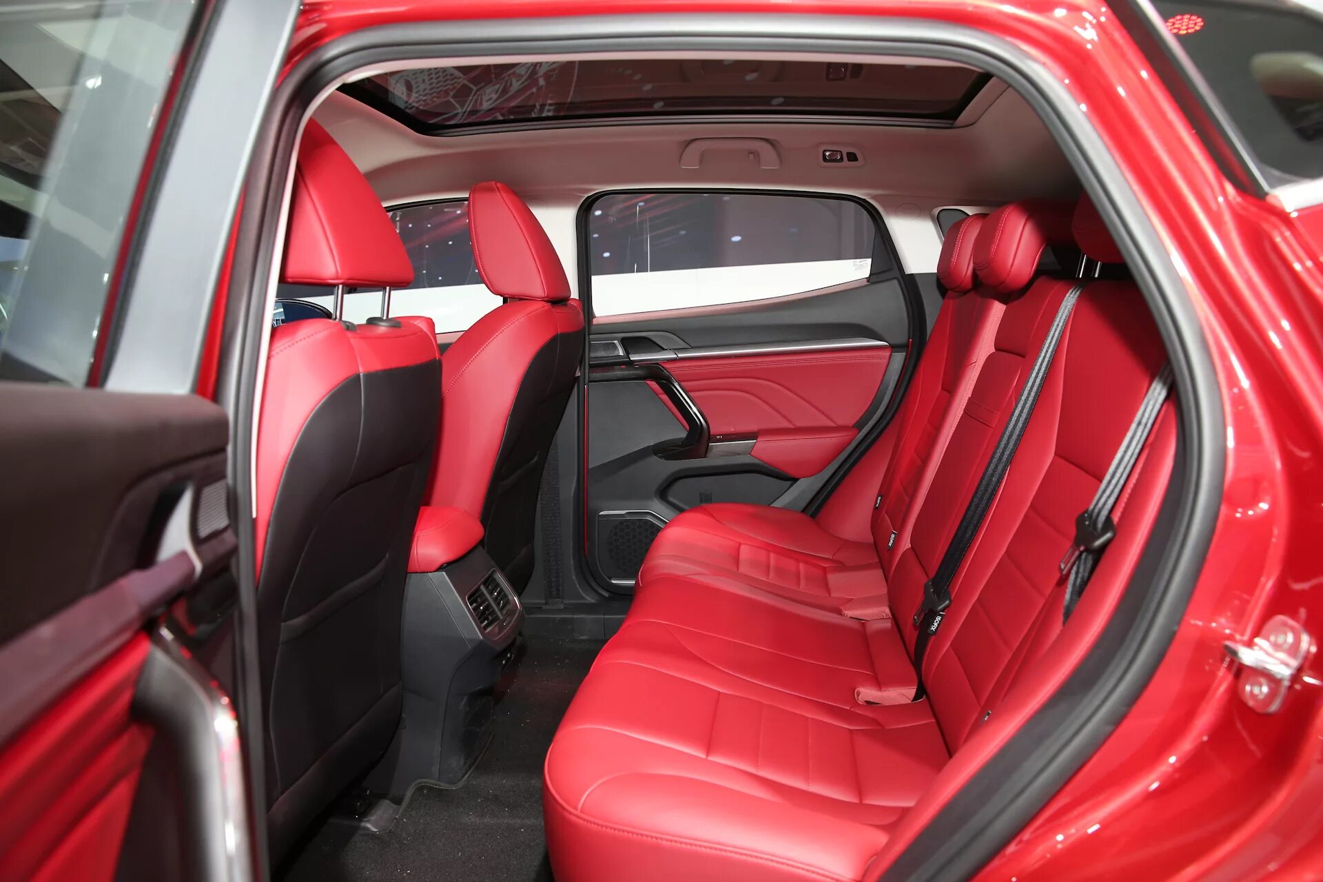 Haval jolion 2022 интерьер. Haval jolion 2021 салон. Сиденье хавал джолион. Сиденье хавал джолион. Haval jolyon 2022 красный.