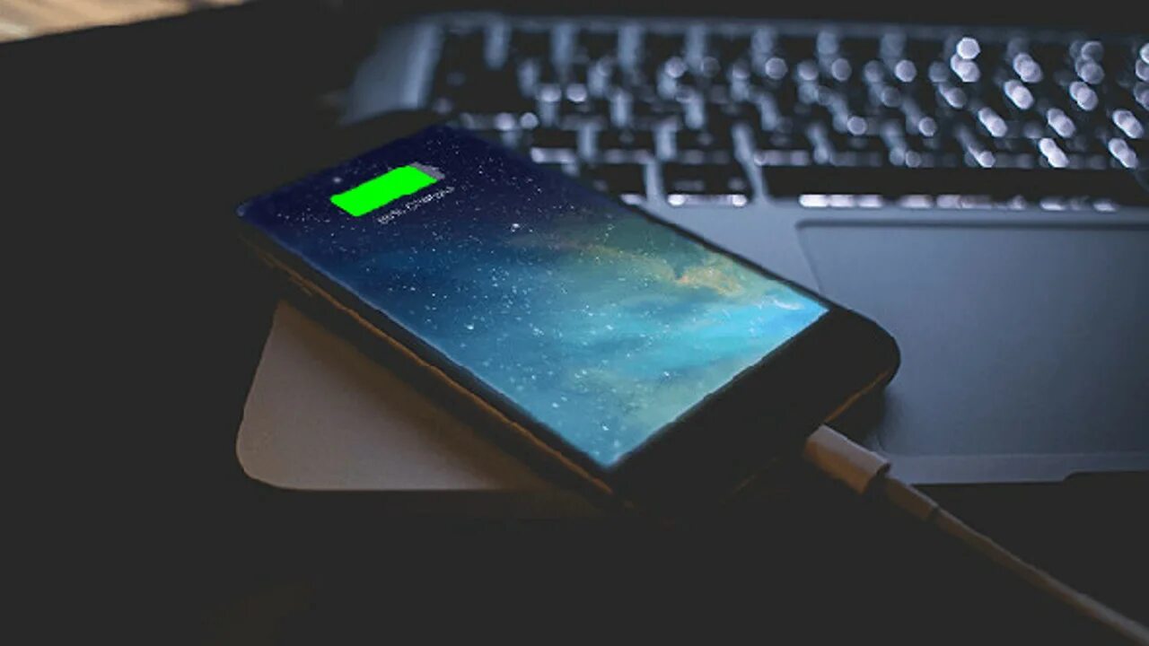 Infinix быстро разряжается. Быстро разряжается айфон 11. iphone charging. iphone with charging. андроид разрядился.