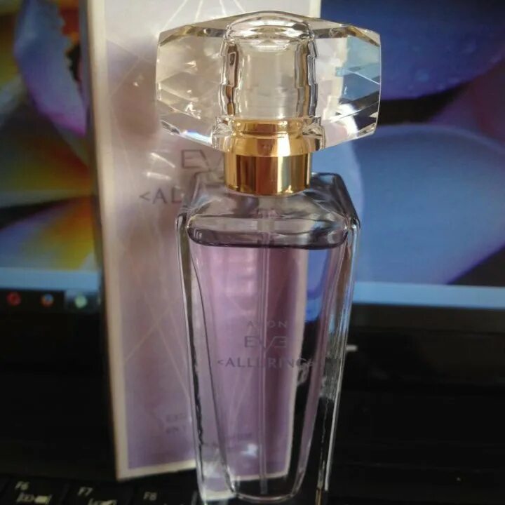 Вода eve avon. Eve alluring Avon 30ml. Туалетная вода эйвон 30 мл. Еве Аллюринг эйвон 30 мл.