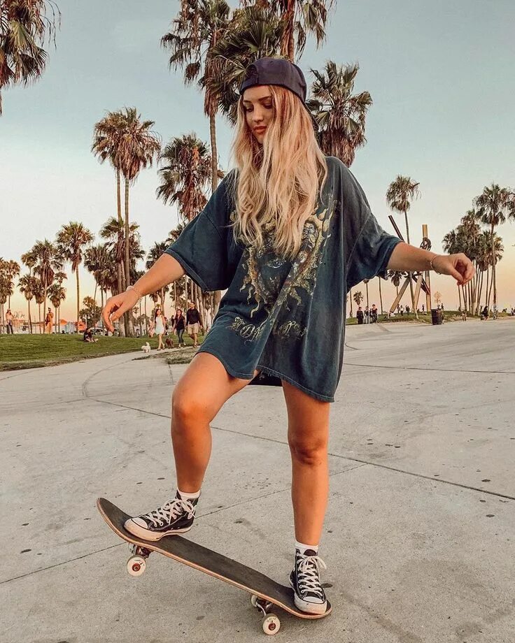 Скейт стиль. Стиль skater girl 2025. стиль skater girl 2025. скейтбордистка 2025. джей скейтерша.