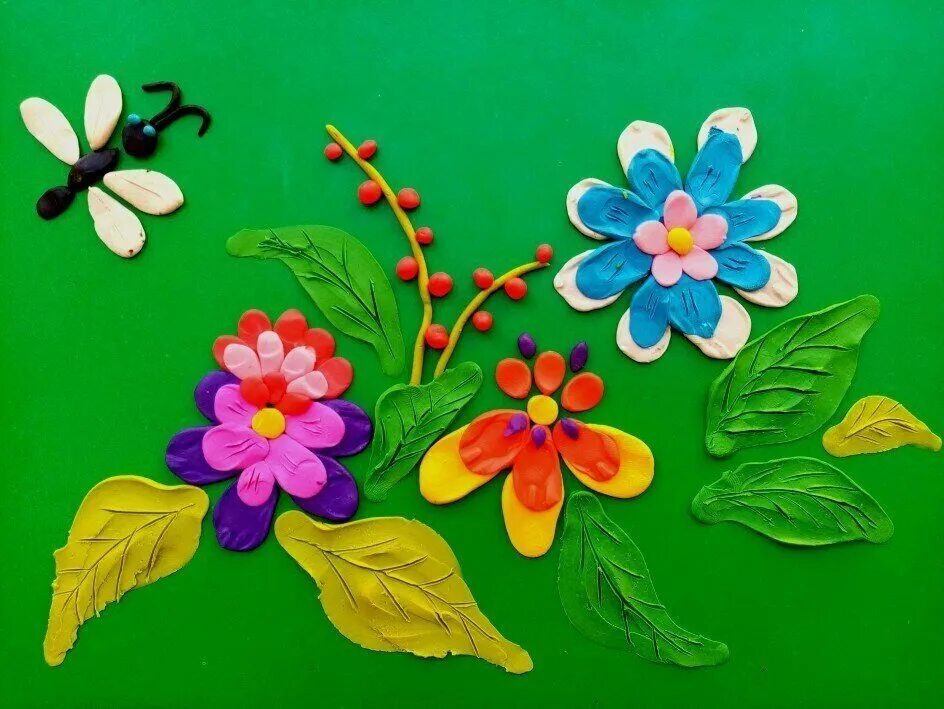 Цветок для пластилинографии. Пластилинография для детей цветы. Пластилинография для детей цветы. Аппликация из пластилина на картоне. Пластилиновая живопись цветы.