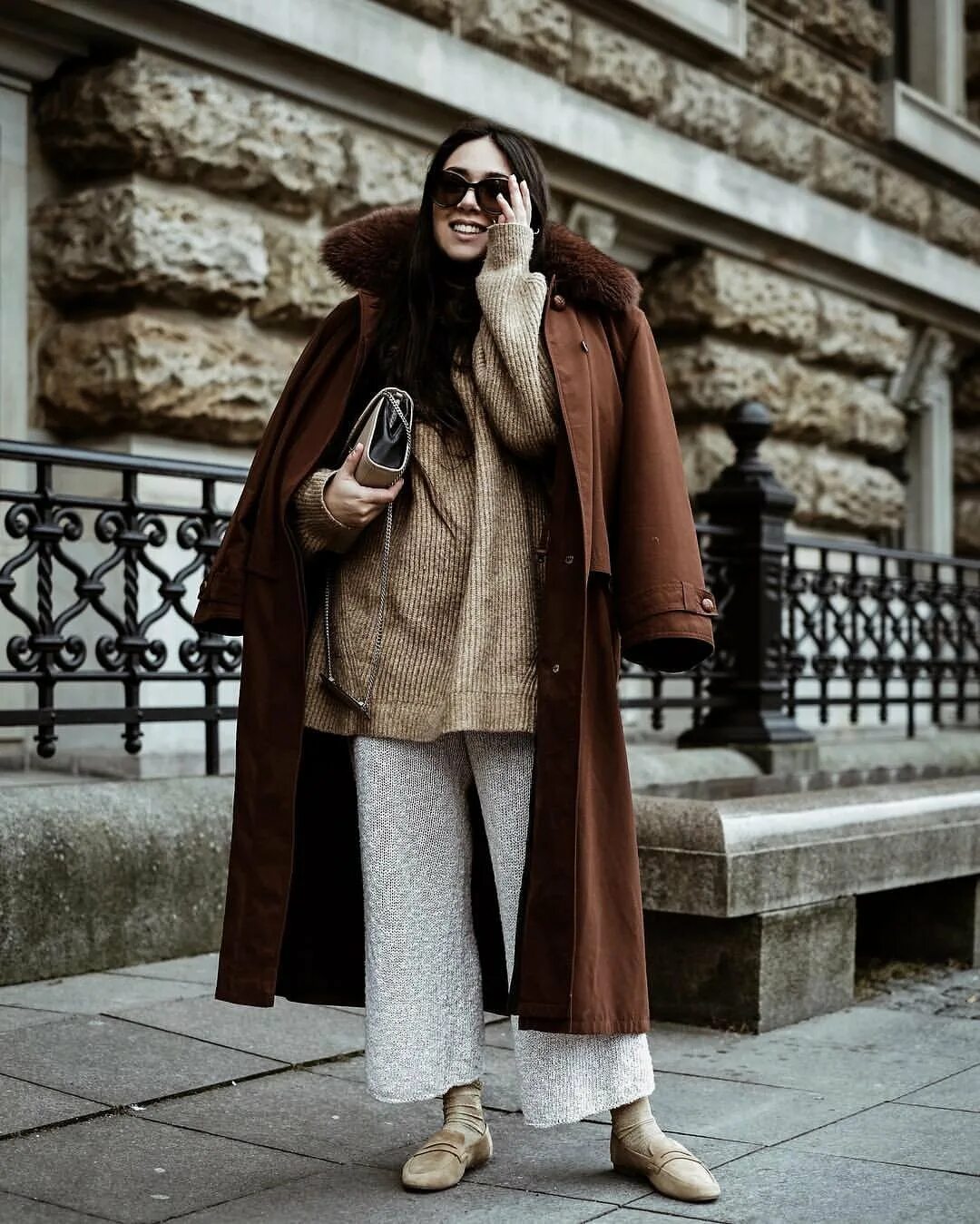 Dordoi fashion. Осенний оверсайз челси. Классика оверсайз. Оверсайз одежда 2022. Классика оверсайз.