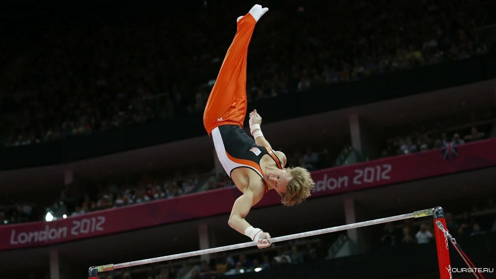 Эпке Зондерланд спортивная гимнастика. Перекладина гимнастика. Спортивная гимнастика турник. Спортивная гимнастика перекладина мужчины.