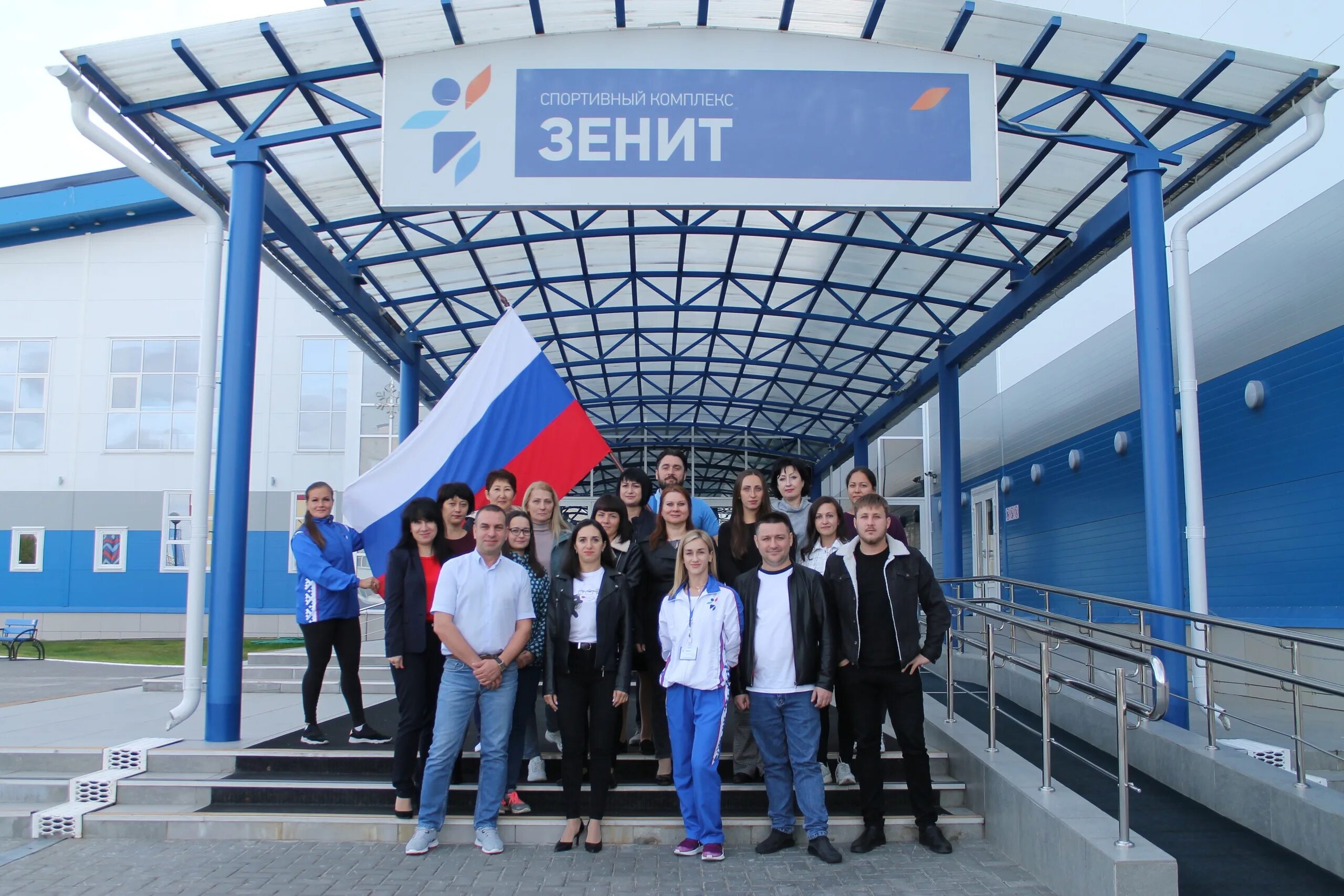 Зенит ноябрьск спортзал. Зенит ноябрьск бассейн. Спортивный комплекс зенит ноябрьск. Спортивный комплекс зенит ноябрьск. Спорткомплекс зенит муравленко.