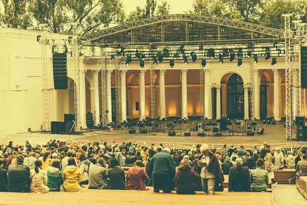 Зеленый театр где. Зеленый театр вднх москва. зеленый театр вднх зал. зеленый театр вднх схема зала. зеленый театр вднх концерт.